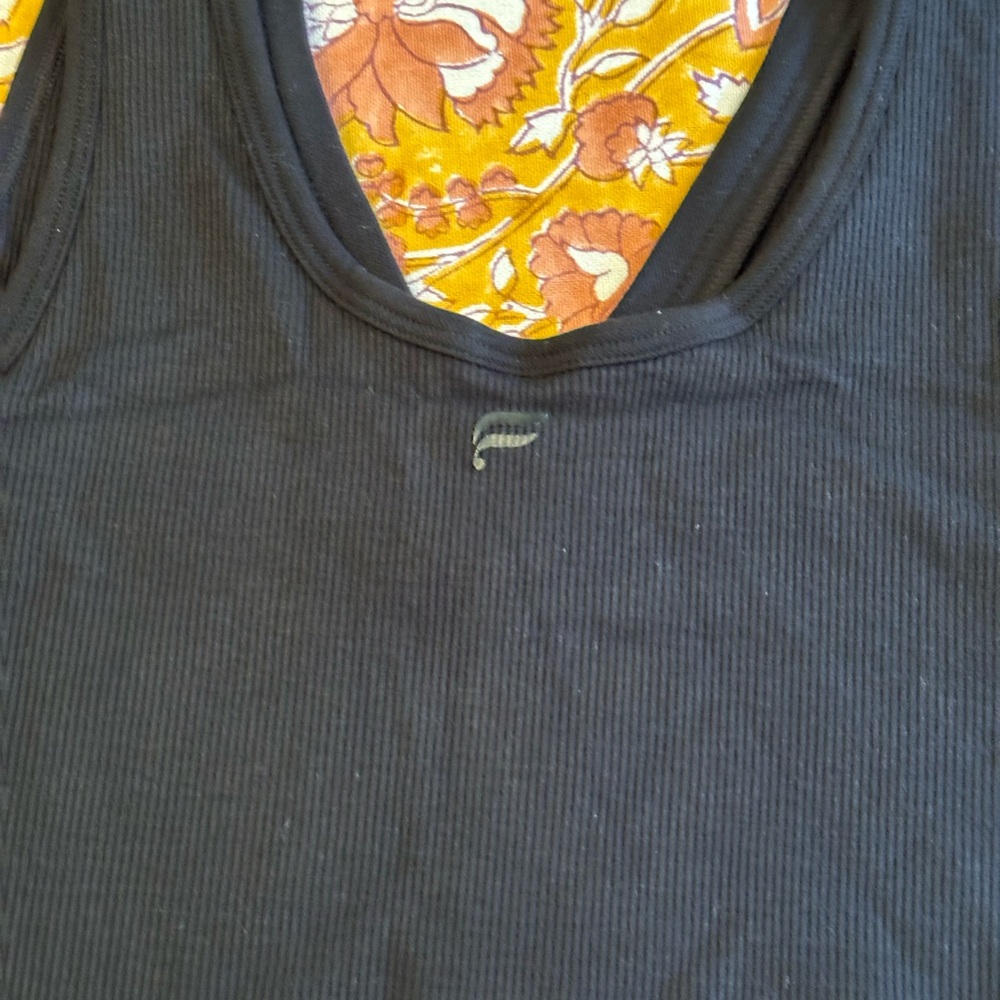 FABLETICS Women's Cloud Seamless V-Neck Crop Tank - Picture 11 of 16